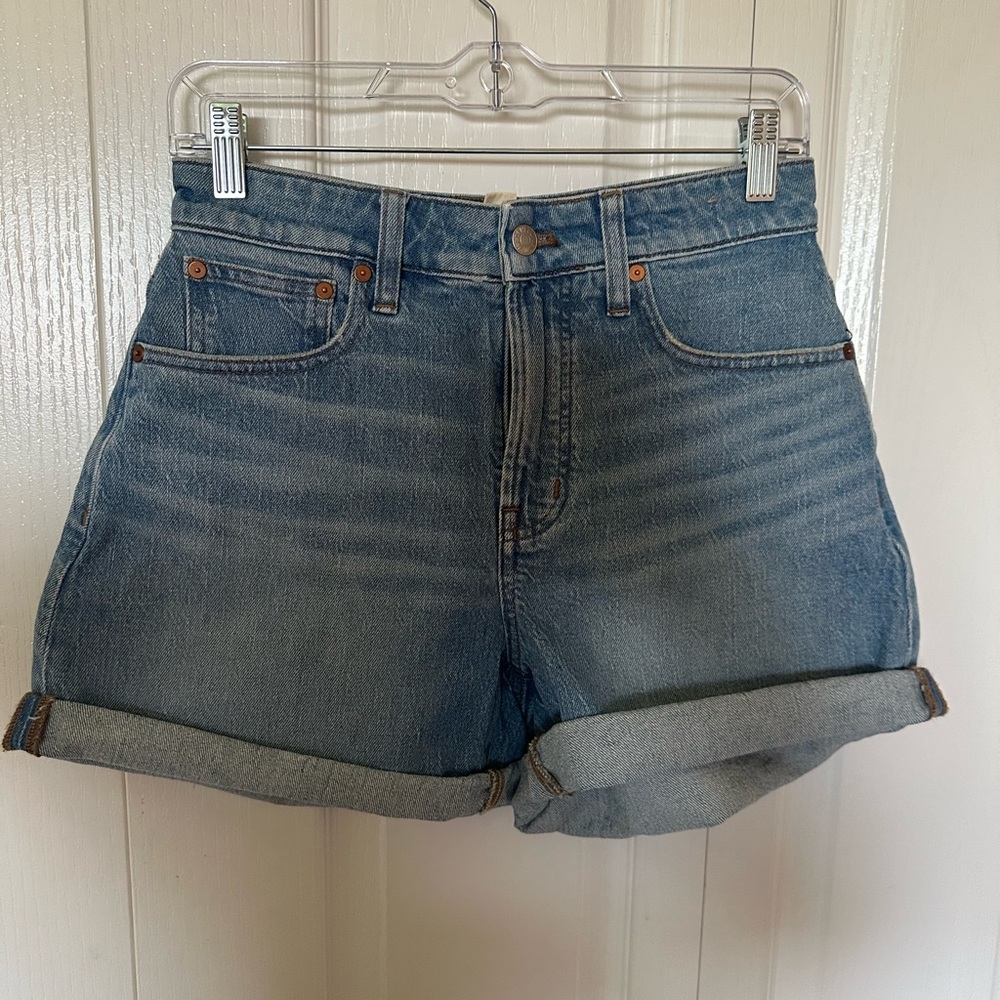 NWOT - Madewell - The Curvy Perfect Vintage Mid-Length Jean Short, Size 26